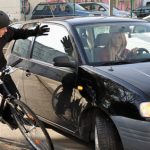 Autofahrerin gefhrdet Radfahrer